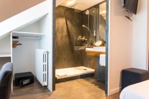 Classic Room with Sea View room in Best Western Hotel De La Plage Saint Marc sur Mer