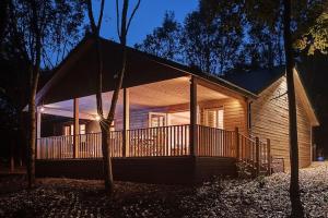 Willow Lodge, Hot Tub, Woodburner