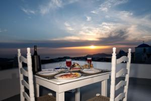 Labyrinth Traditional Houses Santorini Greece