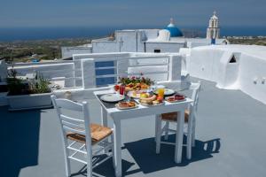 Labyrinth Traditional Houses Santorini Greece