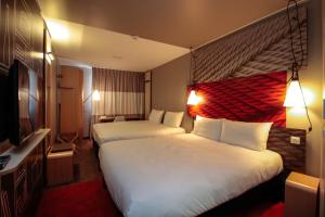 Quadruple Room room in ibis Cahors