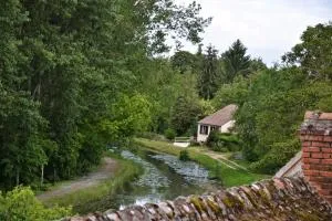 谢河畔沙特雷住宿加早餐旅馆 - 塞勒－圣但尼