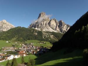 Sassongherstr, 45 39033, Corvara in Badia (BZ), Italy.