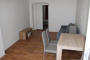 Sekaninova 52 Retro Flat