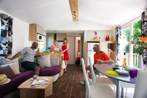 Campings Camping Officiel Siblu Les Charmettes : photos des chambres