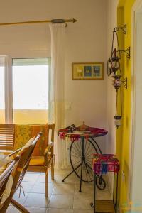 Beautiful apartment (very high ceiling) next to the beach with 2 separate bedrooms