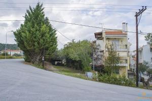 Beautiful apartment (very high ceiling) next to the beach with 2 separate bedrooms Halkidiki Greece