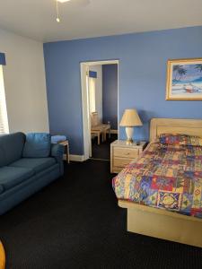 Queen Suite with Two Queen Beds room in Arvilla Motel