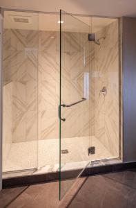 Shower, The Manhattan Club in New York (NY)