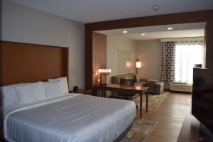 Deluxe King Room - Non-Smoking room in La Quinta by Wyndham Flagstaff East I-40