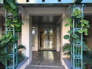 Quiet flat next to the beach