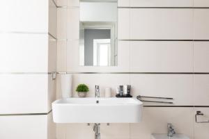 A World Aparts - 87 Boschetto