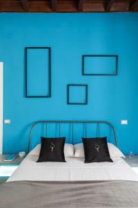 A World Aparts - 87 Boschetto