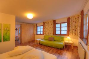 Two-Bedroom Apartment room in Wally Berg-Appartements