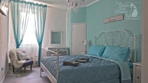 Standard Double Room with Shared Bathroom