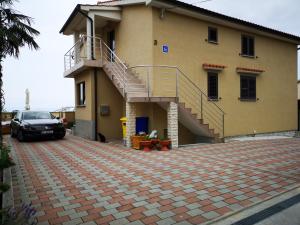 Apartman "Sabine" with heated pool