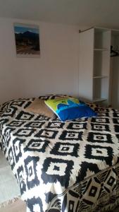B&B / Chambres d'hotes ESCALE REUNIONNAISE : Chambre Triple avec Salle de Bains Privative