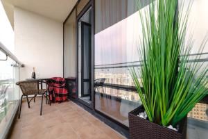 Квартира в Аркадии в стиле лофт с большой лоджией прекрасным видом на море и город!