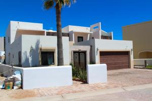 LUX 3 MASTER BDROOM ON SANDY BEACH w NO CLEAINING FEE