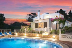 Villa Tara, Heated private pool, short walk to to town & beach