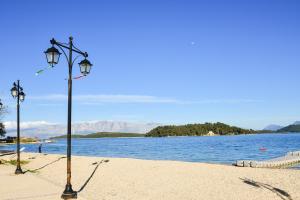 Lefkada Family friendly house with parking ,yard