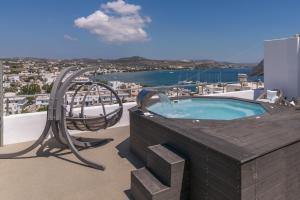 Uncle's House luxury pool Milos Greece