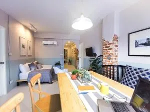 Snoozy Guesthouse - Пхукет