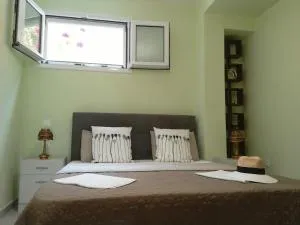 Trizinia View Garden - Galatas