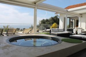 Rooftop grande terrasse jacuzzi vue mer