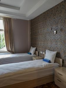 Twin Room with Shared Bathroom room in Villa Kadriorg Hostel