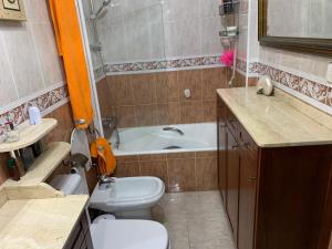 Amezola 1- Habitación con baño incorporado en casa compartida