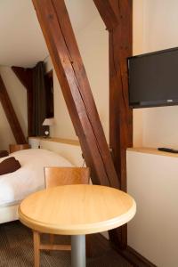 B&B / Chambres d'hotes La Griffe a Foin au Restaurant raisin D'or : Chambre Familiale