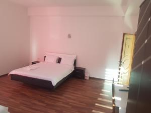 PROKLETIJE HOTELL Same