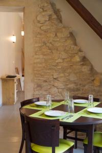 B&B / Chambres d'hotes La Griffe a Foin au Restaurant raisin D'or : photos des chambres