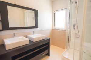 Villa Ria Rose, Alto da Ria 23 - jacuzzi and beach