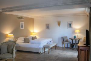 Hotels Hotel & Restaurant Alain Llorca : photos des chambres