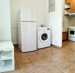 VACAY Apartameto Mireya, vistas al jardin, en la Costa Brava, LEscala!