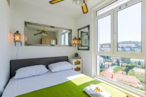 One-Bedroom Apartment with Terrace and Sea View room in Apartments with a parking space Dubrovnik - 17415