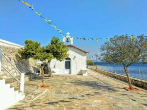 ALIVERI FLAT WITH SEA VIEW Evia Greece