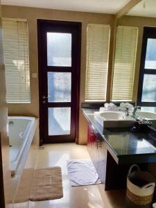 Biệt Thự 3 Phòng Ngủ (Three-Bedroom Villa)