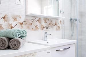 Apartments Lidija - sea view apartment with exclusive right of using hot tub or split level apartment with exclusive right of using pool