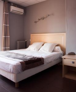 Hotels Logis Hotel Restaurant Mar I Sol : photos des chambres