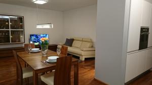 Quiet and spacious apartment with garage option