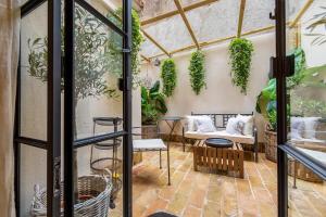 Trastevere Gem Cozy Light-filled Retreat