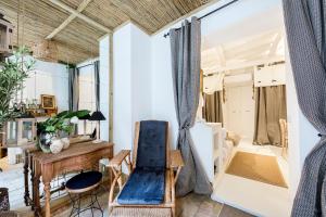 Trastevere Gem Cozy Light-filled Retreat