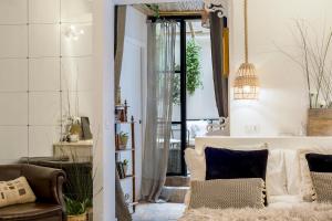 Trastevere Gem Cozy Light-filled Retreat