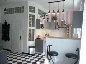 Modern city center location: party, sightsee, rest