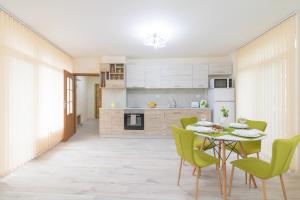 Domus Apartments Grand with Parking