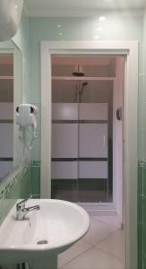 Deluxe Room (2 Adults + 1 Child)