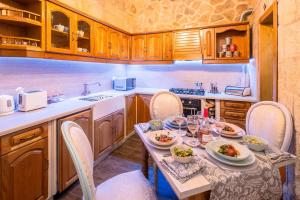 Kharmen A 1565s House with Seaviews